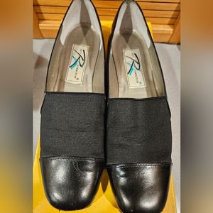 Ros Hommerson Woman's Leather  Slip On color:Black size: 9N